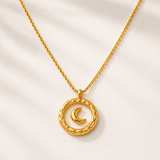 Colar com Pingente de Lua Banhado a Ouro 18K