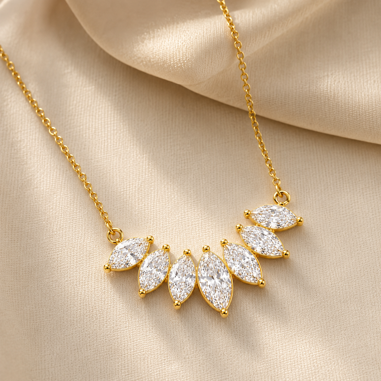 Colar Flor de Zircônia Banhado a Ouro 18K