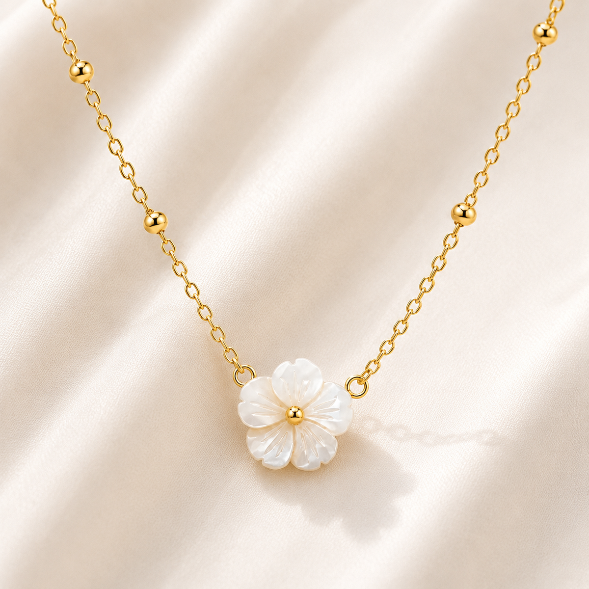 Colar Flor de Pérola Banhado a Ouro 18K