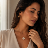 Colar Flor de Pérola Banhado a Ouro 18K